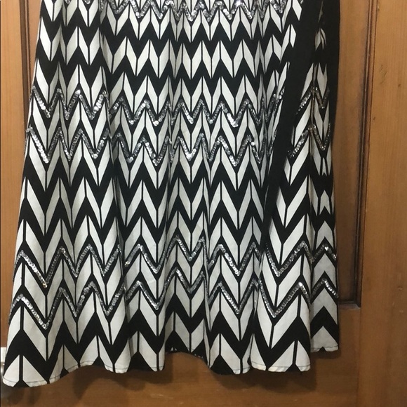 BCBG sequin print skirt. WornXS fits like a 4. - Picture 4 of 5
